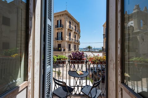 Nearby landmark, Bird's eye view, Balcony/Terrace, Floor plan