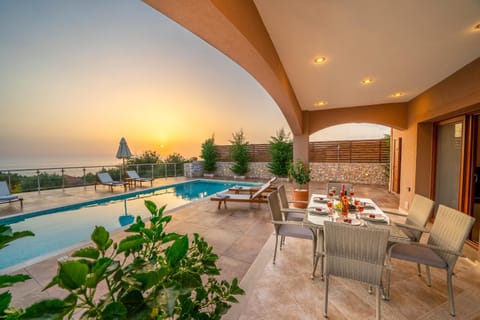 Patio, Natural landscape, View (from property/room), Dining area, Pool view, Swimming pool, sunbed