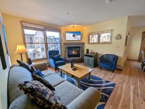 TV and multimedia, Living room, Seating area, fireplace, furniture