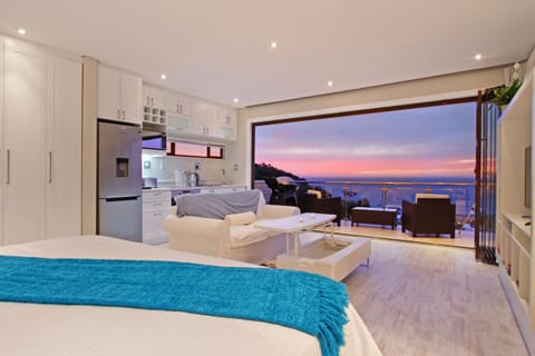 Bed, Balcony/Terrace, Bedroom