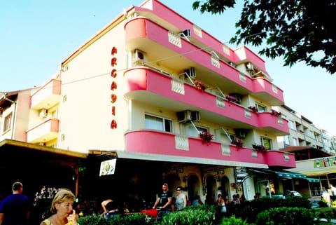 Facade/entrance