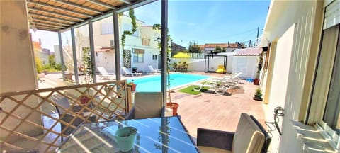 Day, View (from property/room), Pool view, Swimming pool, sunbed