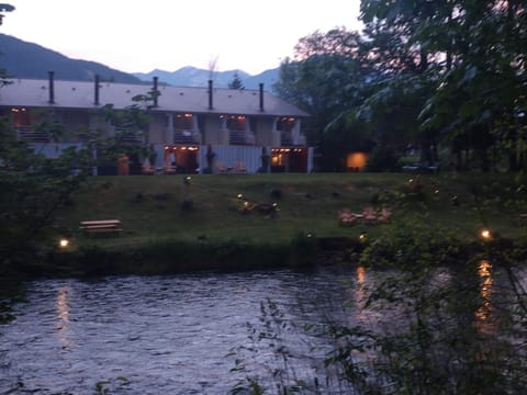 Moon River Suites #3 House in North Bend