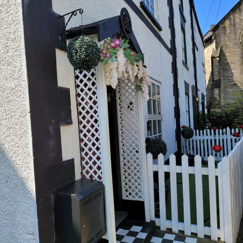 8 Opera Suites, Llangollen House in Llangollen