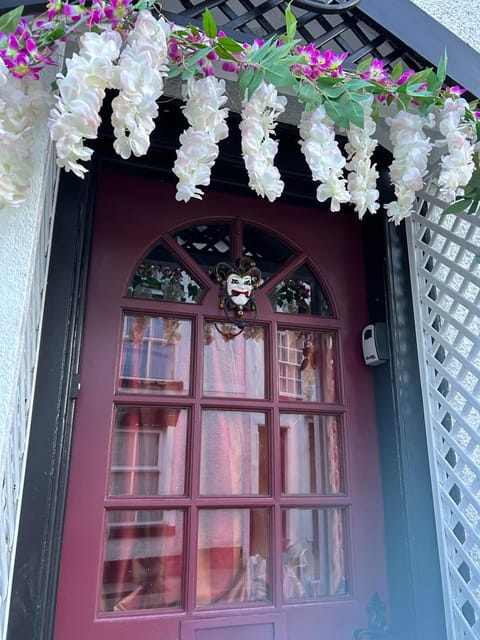 8 Opera Suites, Llangollen House in Llangollen