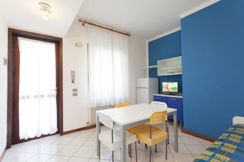 TV and multimedia, Kitchen or kitchenette, Living room