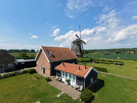 Property building, Nearby landmark, Day, Natural landscape, Landmark view