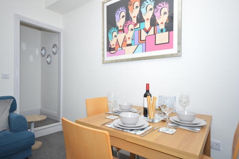 Lexicon House - 4 bedrooms 3 bathrooms Apartment in Stoke-on-Trent