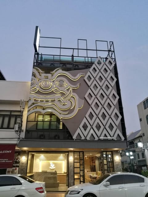 Facade/entrance