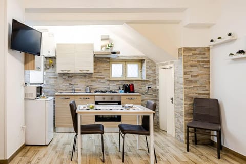 TV and multimedia, Kitchen or kitchenette, kitchen, air conditioner