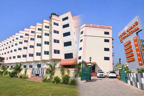 Property building, Facade/entrance, Property logo or sign, Area and facilities, Parking