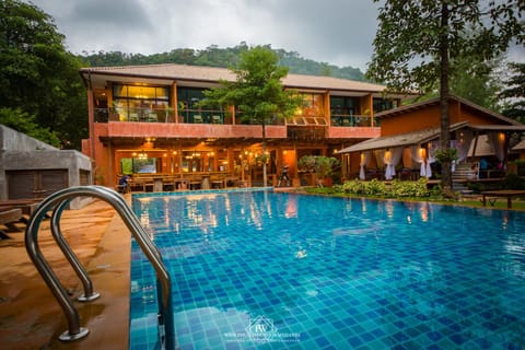 Swimming pool