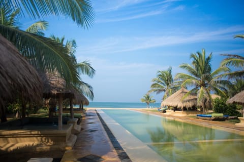 Restaurant/places to eat, Swimming pool