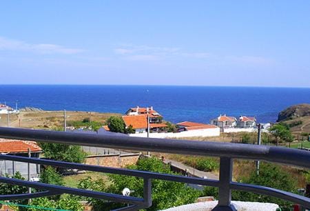 Photo of the whole room, Sea view