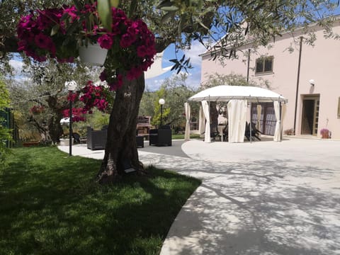 Property building, Facade/entrance, Garden