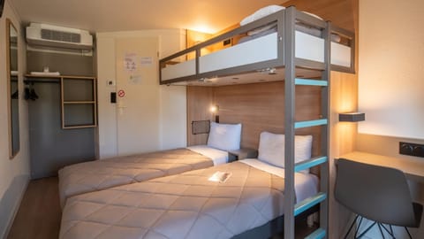 Bed, Photo of the whole room, Bedroom, bunk bed