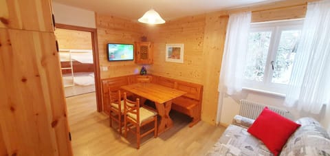 Communal lounge/ TV room, Bed, TV and multimedia, Living room, Photo of the whole room, Evening entertainment, Bedroom, hair dresser