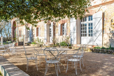 Property building, Spring, Day, Garden, Garden view