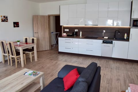 Kitchen or kitchenette, Living room, Seating area, Dining area, Communal kitchen