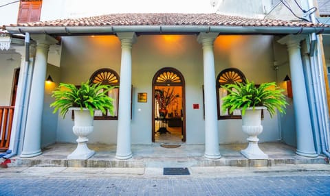 Facade/entrance
