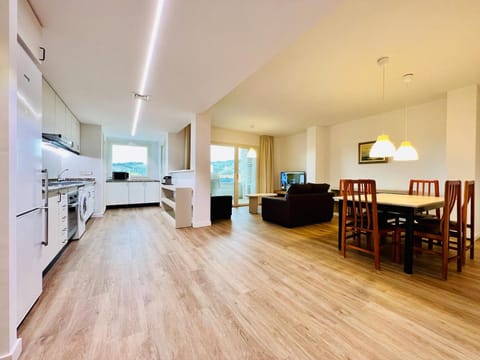 TV and multimedia, Kitchen or kitchenette, Living room, Dining area