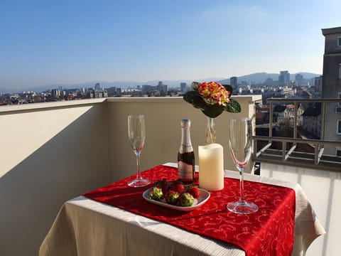 Balcony/Terrace, City view