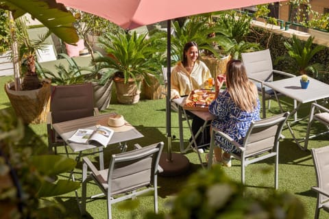 Patio, Day, People, Seating area, Guests, group of guests