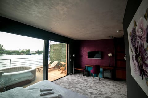 Bedroom, River view