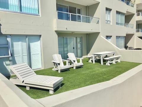 Property building, Patio, Garden, Balcony/Terrace, Garden view