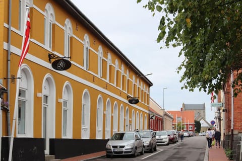 Facade/entrance