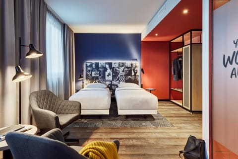 Bed, Photo of the whole room, Seating area, Bedroom, soundproof