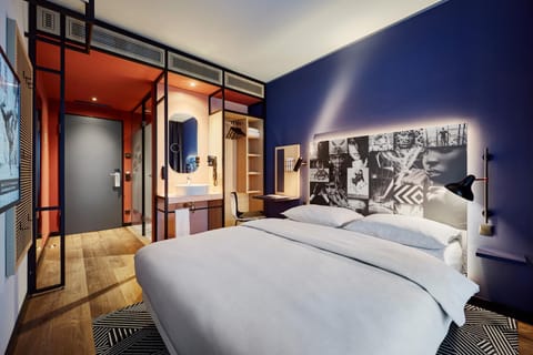 Bed, Bathroom, TV and multimedia, Photo of the whole room, Bedroom, soundproof
