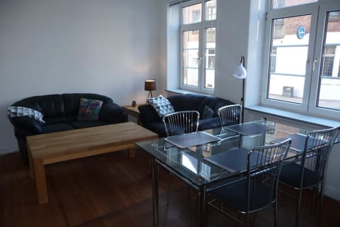 Stor lejlighed midt i Sønderborg by. Apartment in Sønderborg