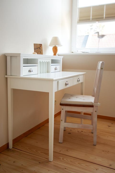 Bedroom, hair dresser