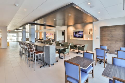 Communal lounge/ TV room, Lounge or bar