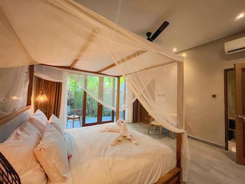 Bed, Photo of the whole room, Bedroom, towels, air conditioner