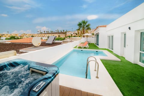 Property building, Natural landscape, Garden view, Pool view, Swimming pool, sunbed