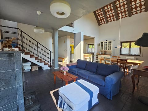 Living room, Seating area, fireplace, pet friendly