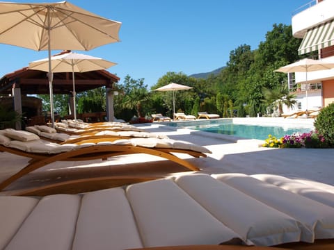 Swimming pool, Swimming pool