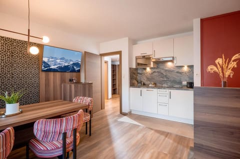 TV and multimedia, Kitchen or kitchenette, Dining area