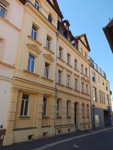 Facade/entrance, Neighbourhood