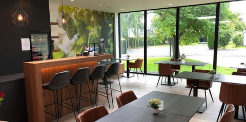 Property building, Restaurant/places to eat