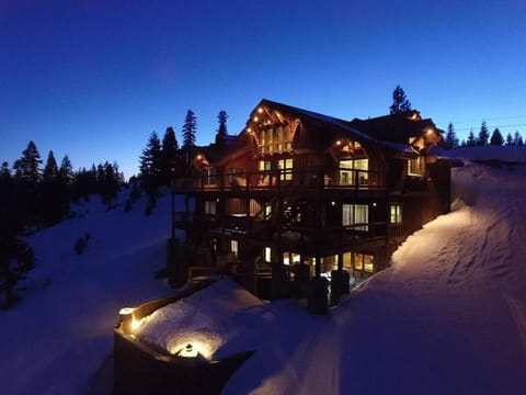 Skislope-Tahoe Villa Villa in Truckee