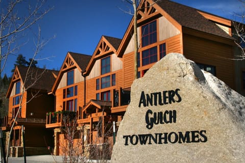 Antlers Gulch 303 by SummitCove Lodging House in Keystone