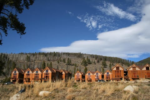 Antlers Gulch 303 by SummitCove Lodging House in Keystone