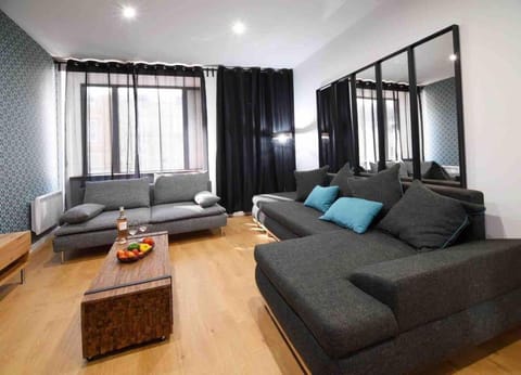 An authentic experience with spa in the center Apartment in Poitiers