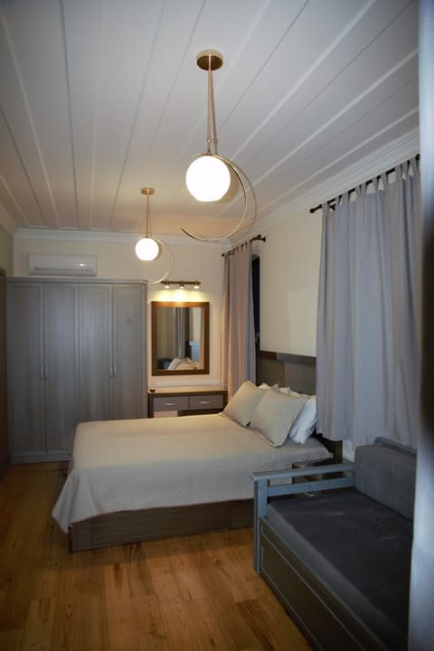 Bed, Night, Summer, Photo of the whole room, Bedroom, On site