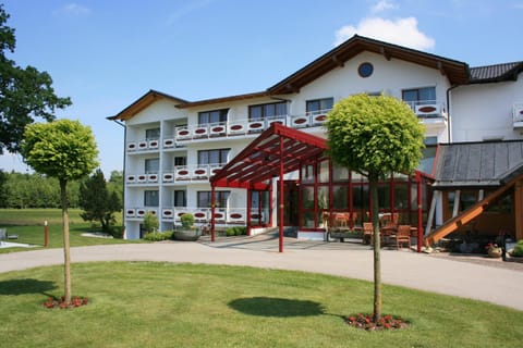 Facade/entrance, Garden