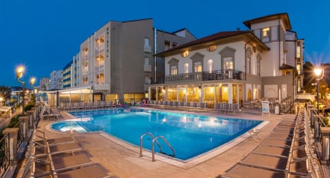 Property building, Bird's eye view, Swimming pool