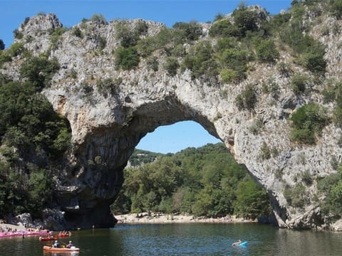 Maison climatisée avec jardin près du centre de Vallon Pont d'Arc - 6 couchages - FR-1-382-112 House in Vallon-Pont-d'Arc